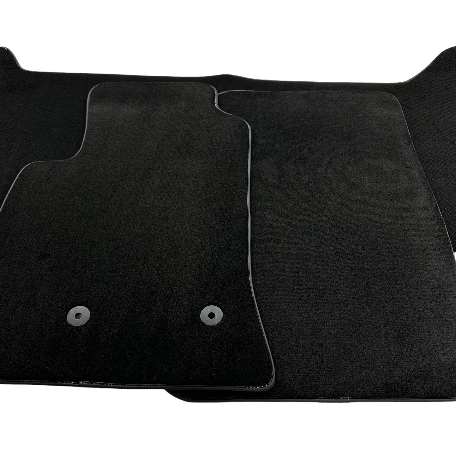 Black Floor Mats For Mitsubishi Pajero V80 (2006-2011) - AutoWin