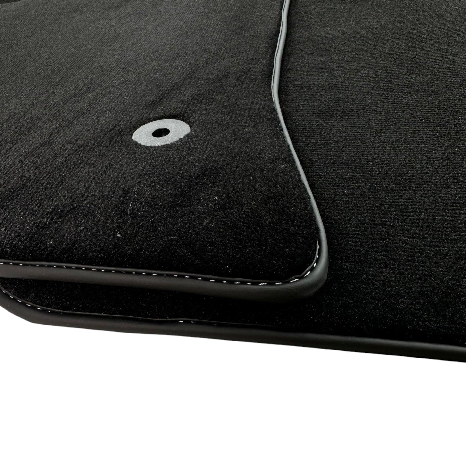 Black Floor Mats For Mitsubishi Pajero V80 (2006-2011) - AutoWin