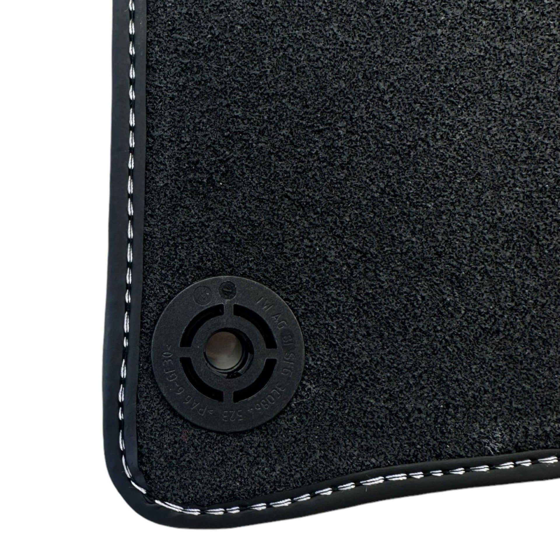 Black Floor Mats for Porsche Cayenne (2010-2018) - AutoWin