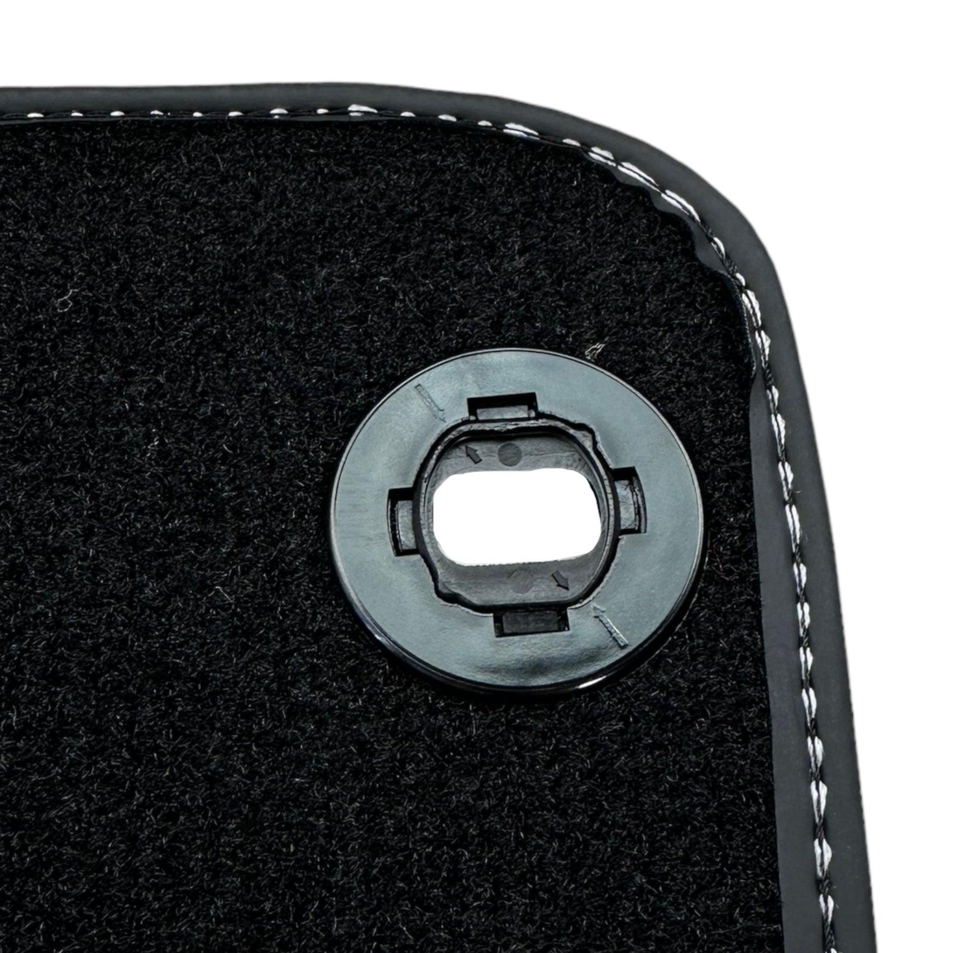 Black Floor Mats For Toyota RAV-4 (2003-2005) - AutoWin