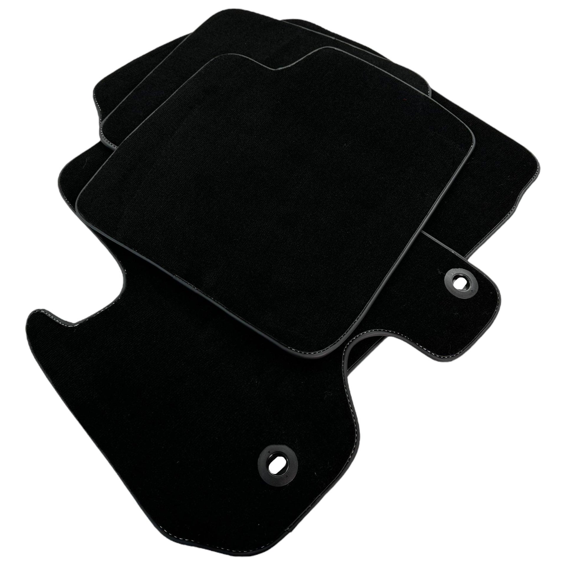 Black Floor Mats For Toyota RAV-4 (2003-2005) - AutoWin