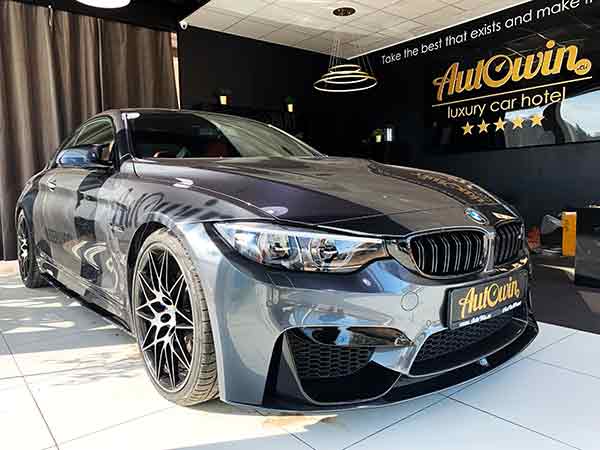 BMW M4 Floor Mats - AutoWin