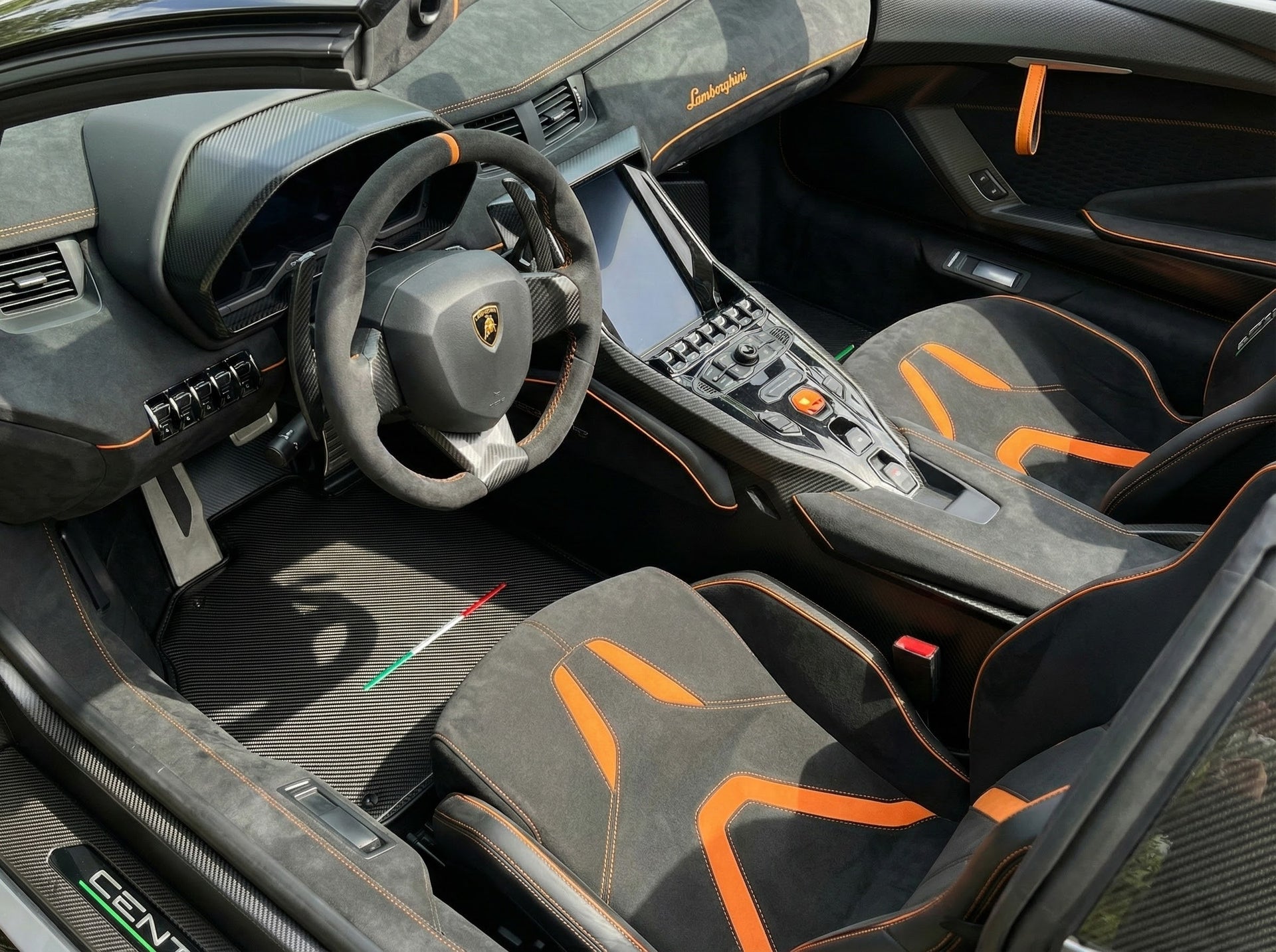 Customizable Leather Floor Mats with Vertical Hex Pattern for Lamborghini Centenario (2016-2017) - AutoWin