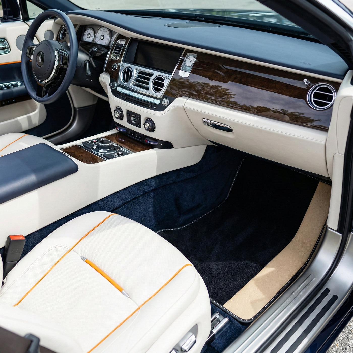 Mats de carro pretos personalizados para Rolls Royce Dawn (2016-2023) com couro bege