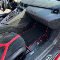 Tapetes de carro pretos para Lamborghini Aventador SVJ com fibra de carbono