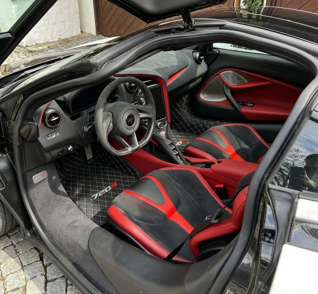 Customizable Leather Floor Mats with Triangle Pattern for McLaren 720S (2017-2021) - AutoWin