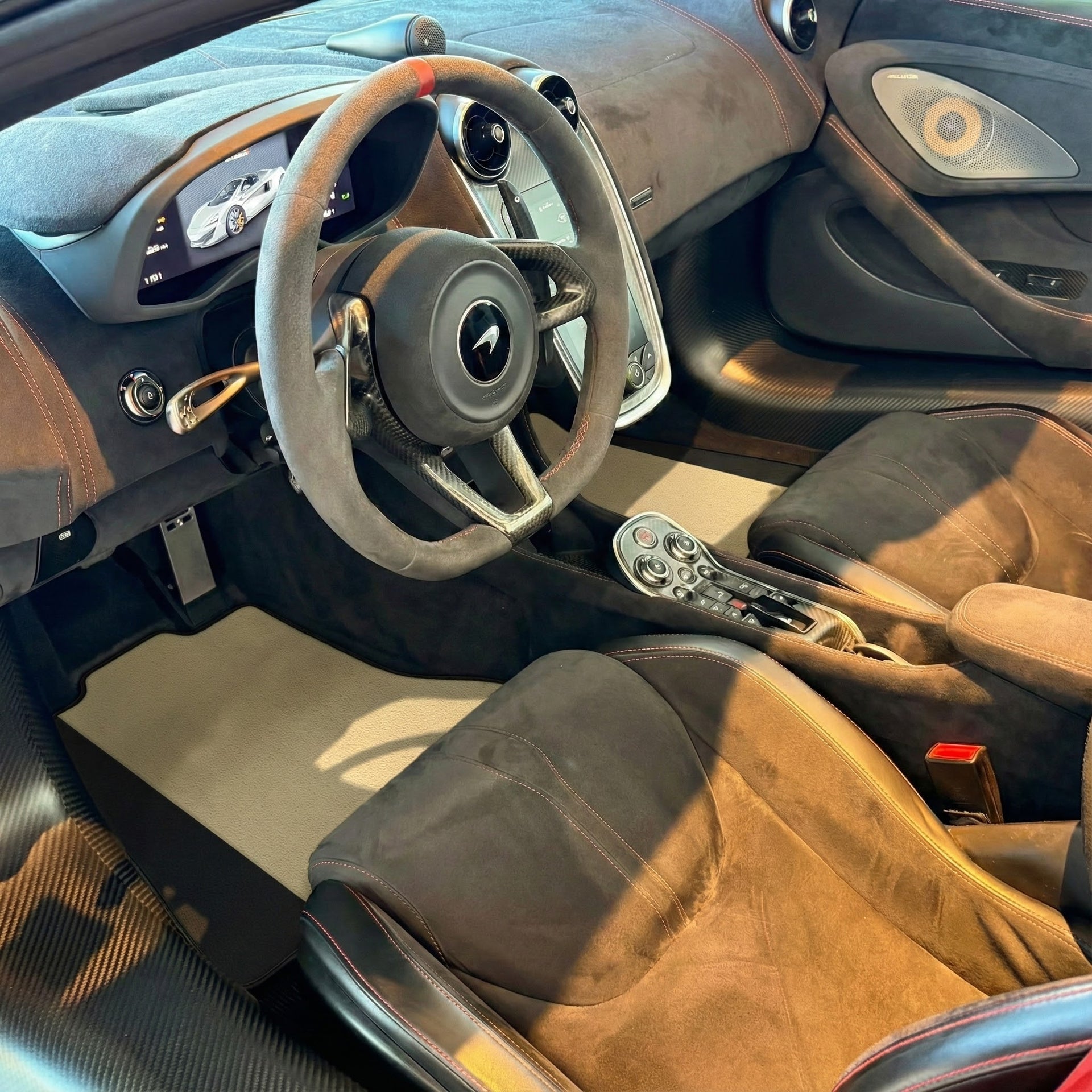 Customizable Leather Floor Mats with Triangle Pattern for McLaren 600LT (2018-2020) - AutoWin