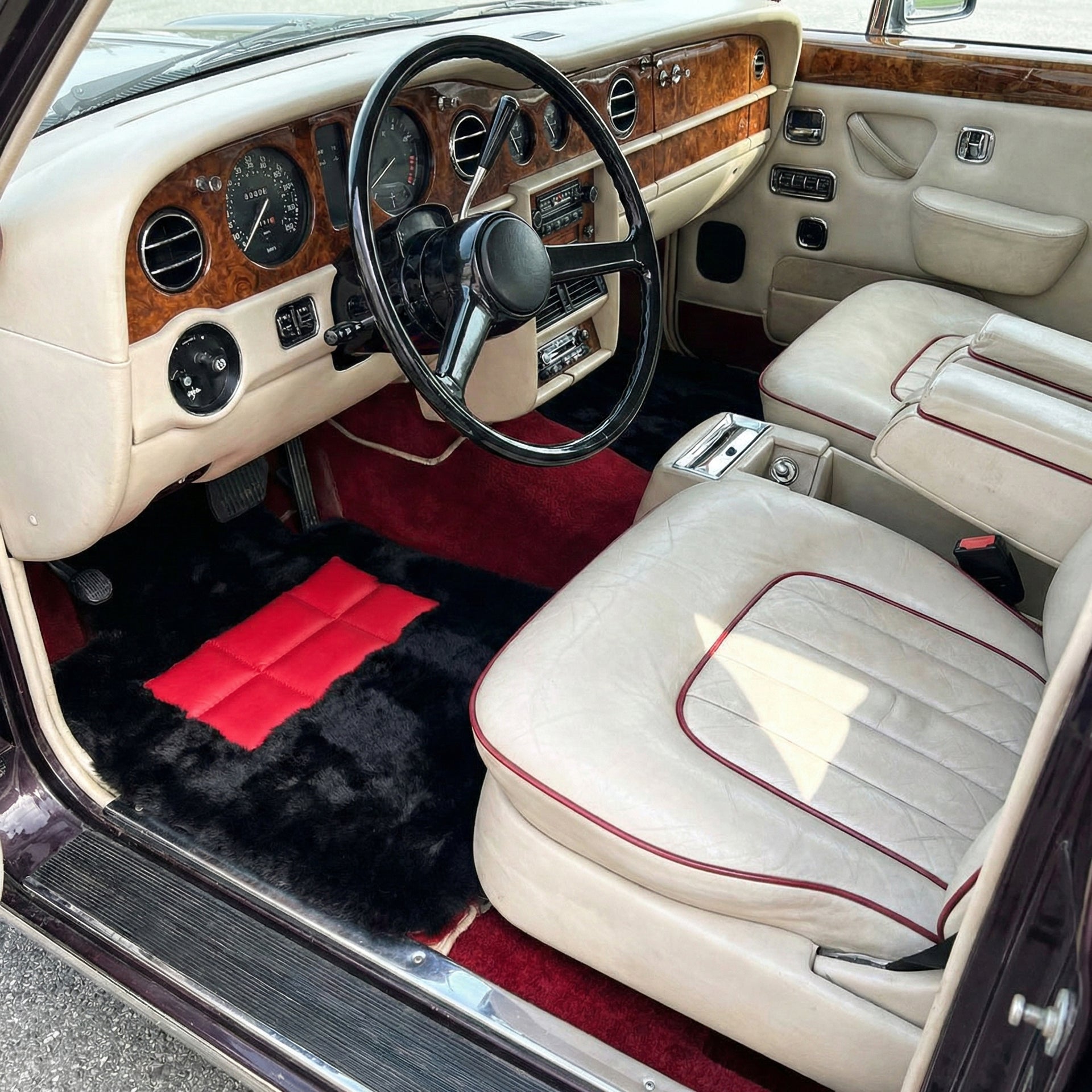Black Floor Mats for Rolls Royce Shadow 1965-1977 Fluorescent - ER56 Design