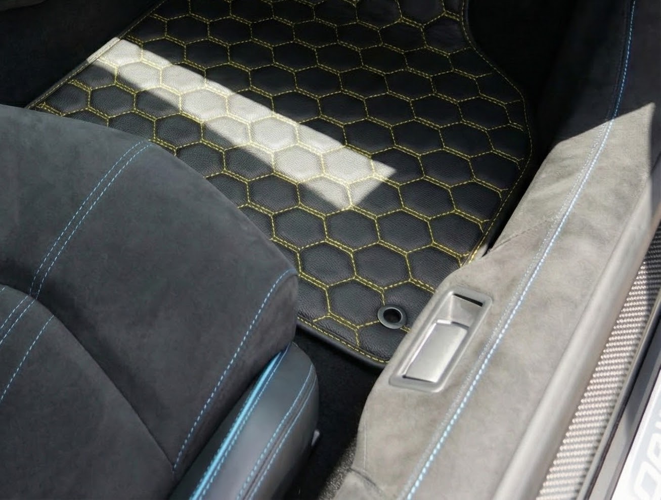Customizable Leather Floor Mats with Square Pattern for Lamborghini Centenario (2016-2017) - AutoWin