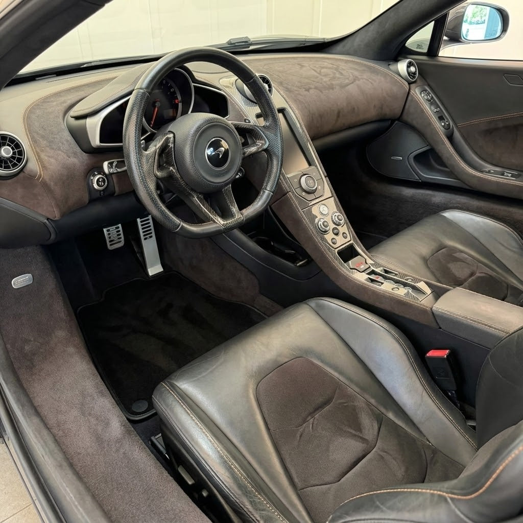 Customizable Leather Floor Mats with Square Pattern for McLaren MP4-12C (2011–2014) - AutoWin