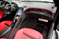 Tapetes de carro pretos para Ferrari Roma (2021-2024) com couro e acabamento vermelho