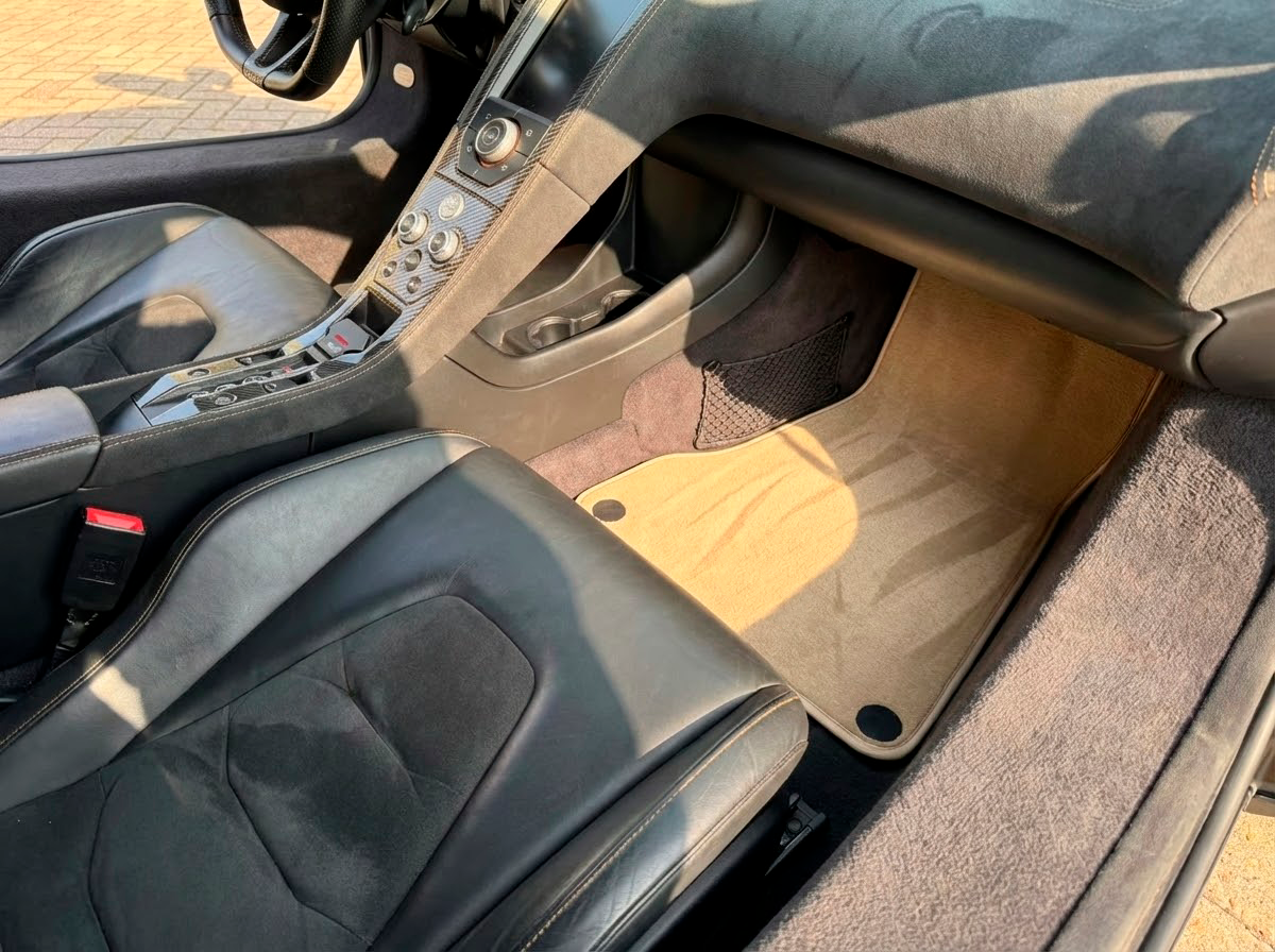 Customizable Leather Floor Mats with Square Pattern for McLaren MP4-12C (2011–2014) - AutoWin