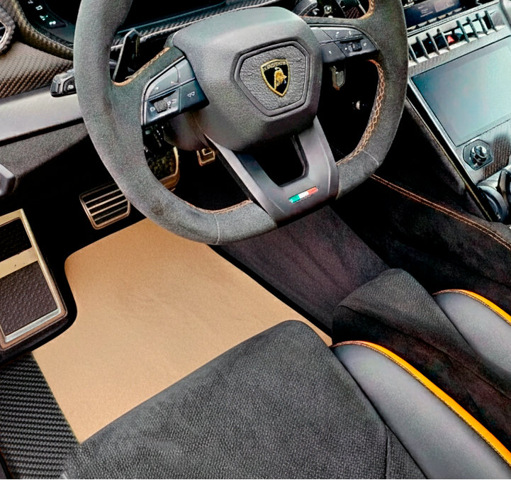 Tapetes de carro bege personalizáveis para Lamborghini Urus Performante com couro de carbono