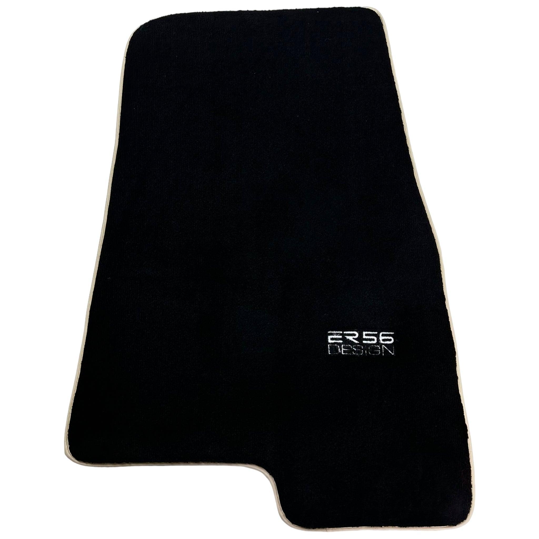 Black Floor Mats For Mitsubishi Pajero III (2000-2004) ER56 Design - AutoWin