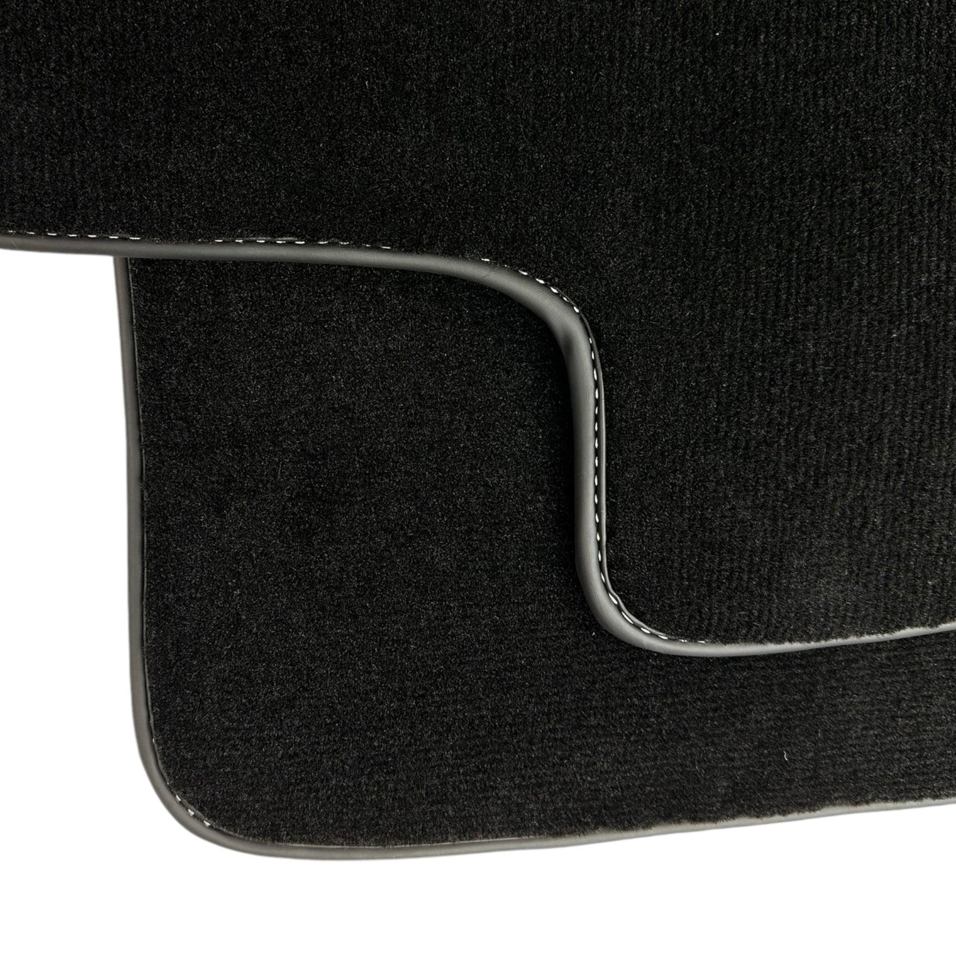 Black Floor Mats For Toyota RAV4 (2000-2003) - AutoWin