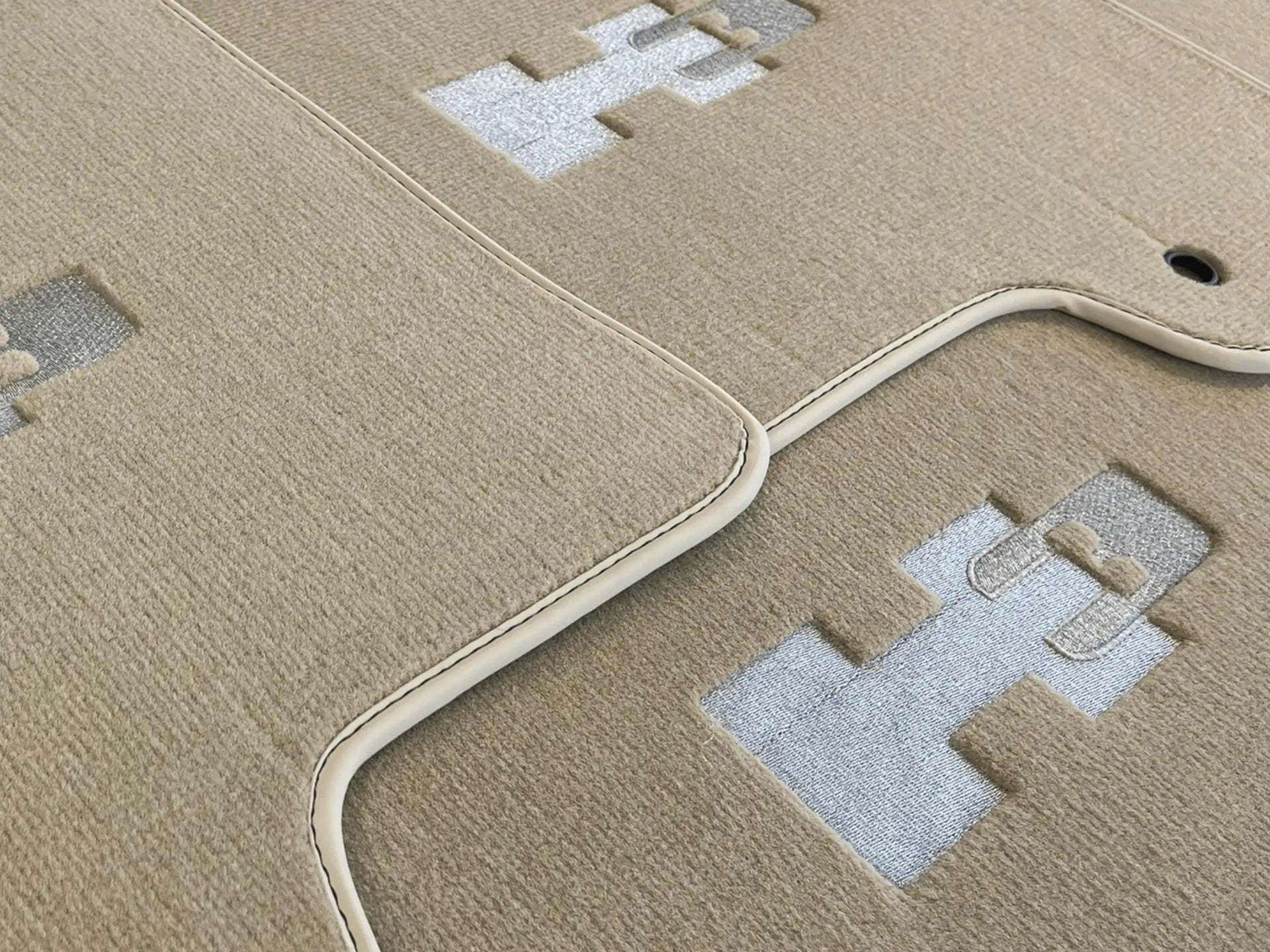 Floor Mats For Hummer H3 2005-2010 Tailored Beige Carpets - AutoWin