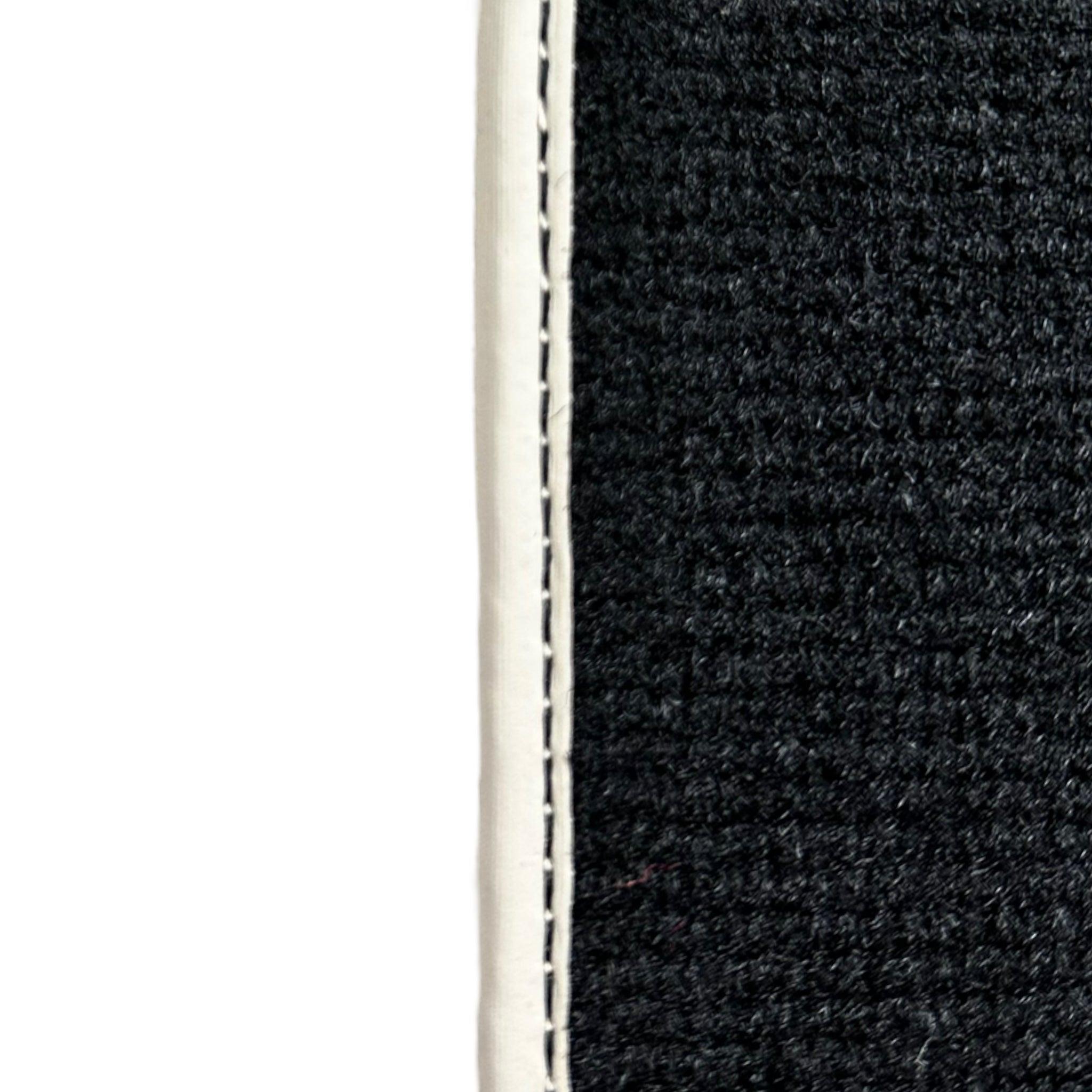 Black Floor Mats For Mitsubishi Pajero Sport (1996-2006) - AutoWin