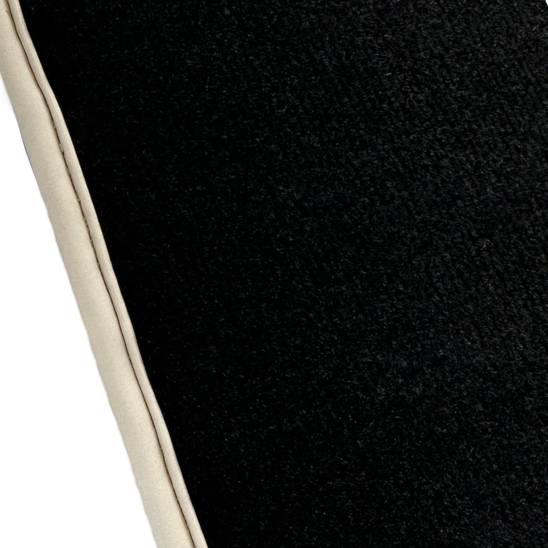 Black Floor Mats For Mitsubishi Pajero III (2000-2004) - AutoWin