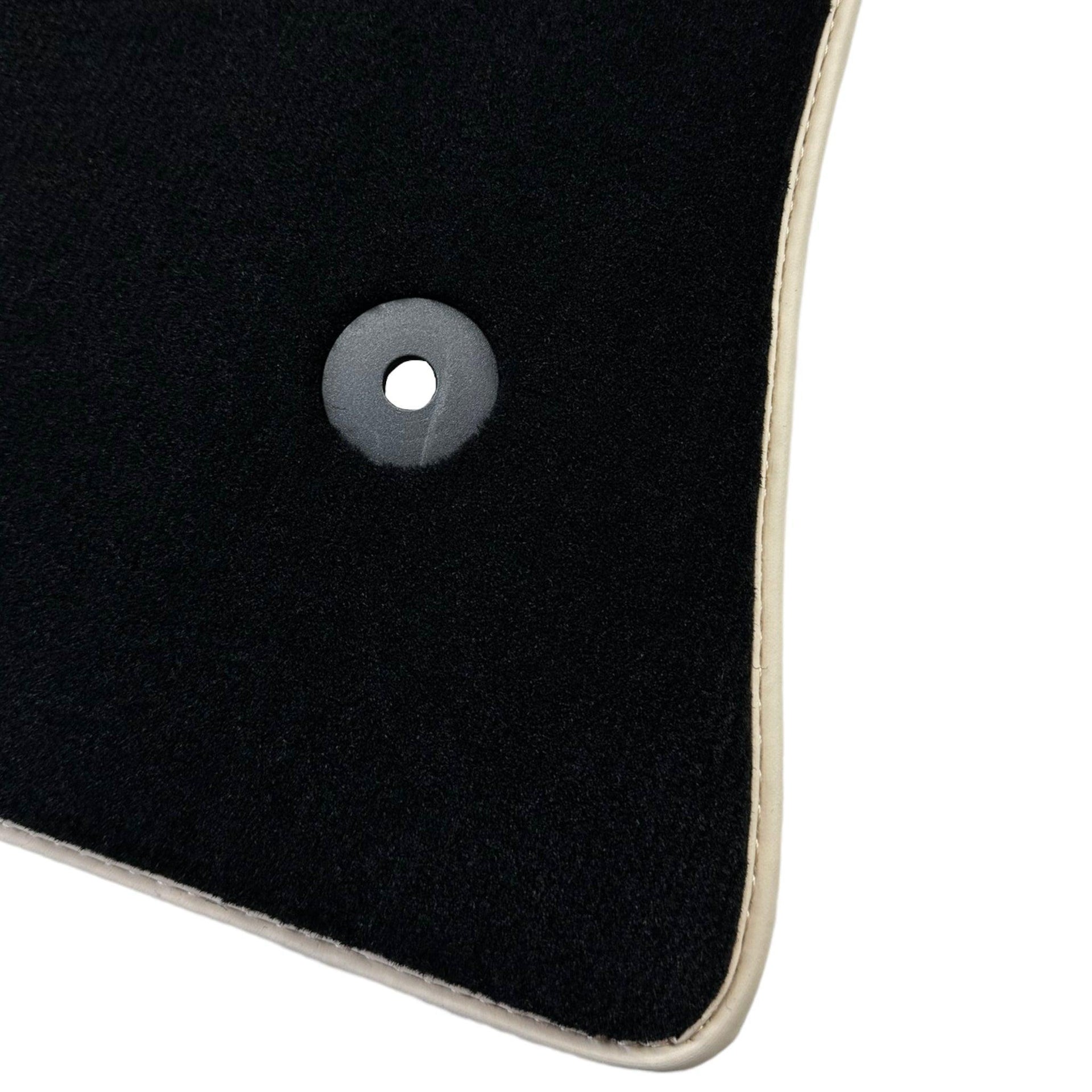 Black Floor Mats For Mitsubishi Pajero V80 (2006-2011) - AutoWin