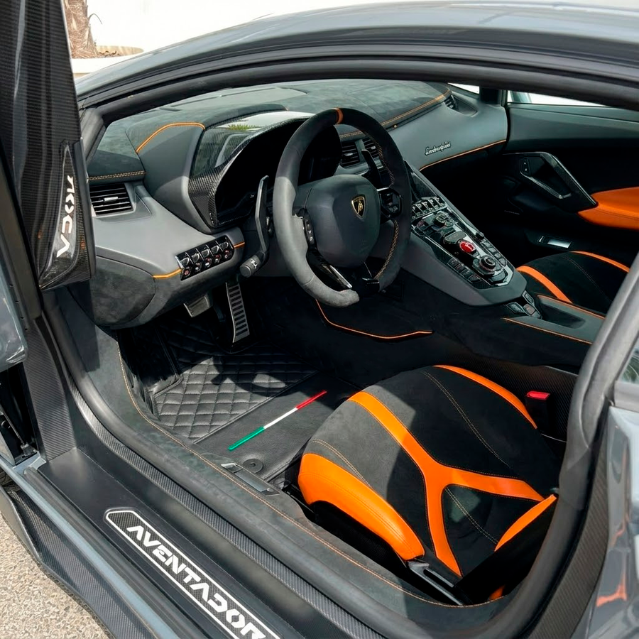 Mats de carro em couro preto personalizáveis para Lamborghini Aventador | Costura preta