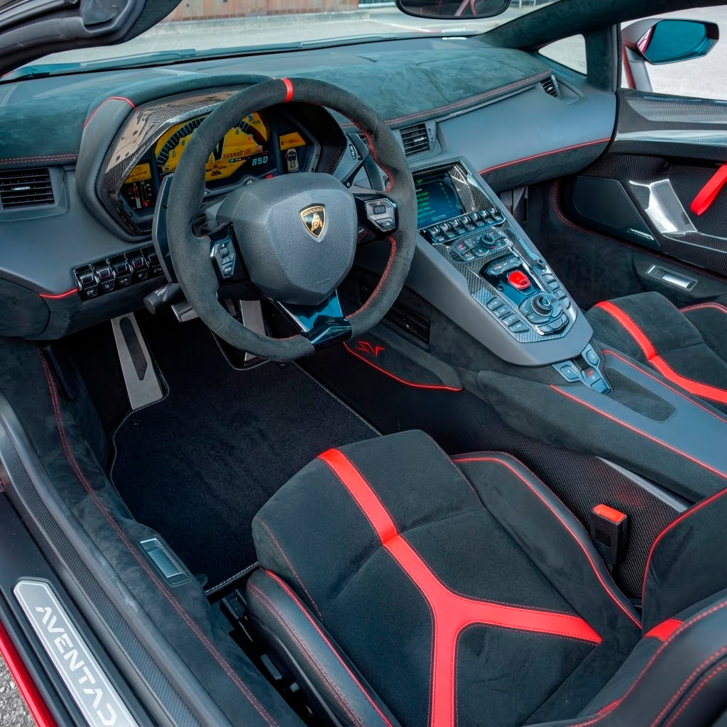 Tapetes pretos personalizáveis para Lamborghini Aventador SV | Edição Laranja