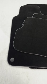 Black Floor Mats For Mercedes Benz C-Class W203 (2000-2007)