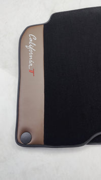 Tapetes de carro pretos para Ferrari California T 2015–2018 com couro marrom