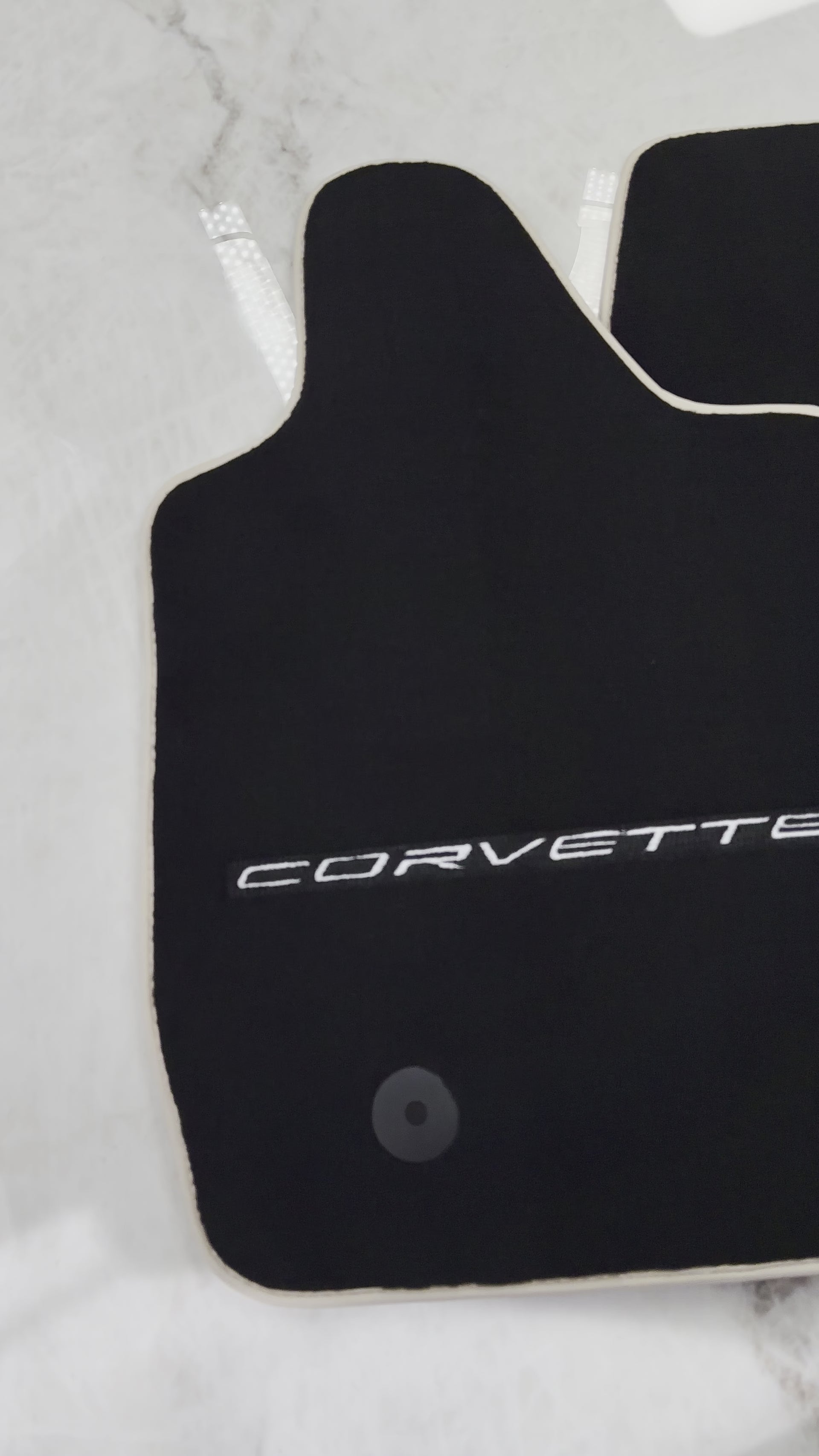 Mats de carro preto para Chevrolet Corvette C7 conversível (2014-2019) com acabamento bege - AutoWin