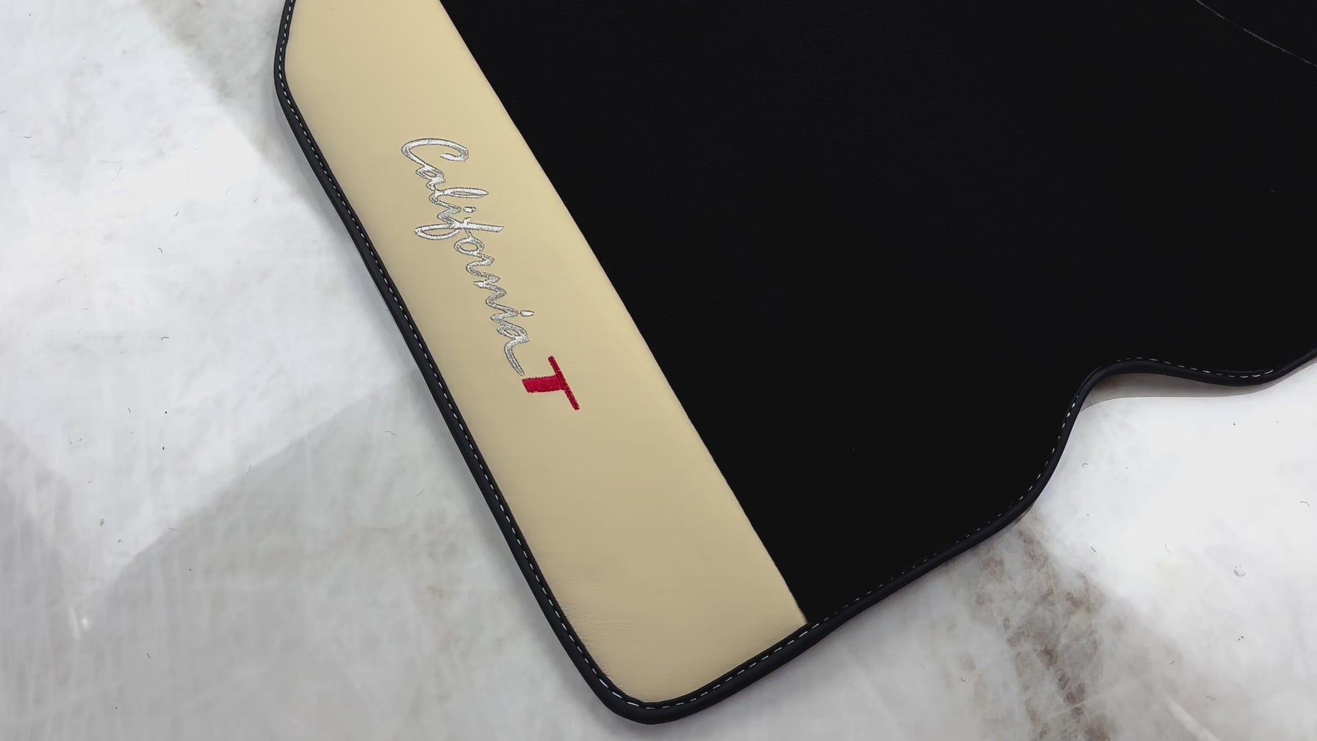 Tapetes de carro pretos para Ferrari California T (2015–2018) em couro Crema Nappa - AutoWin