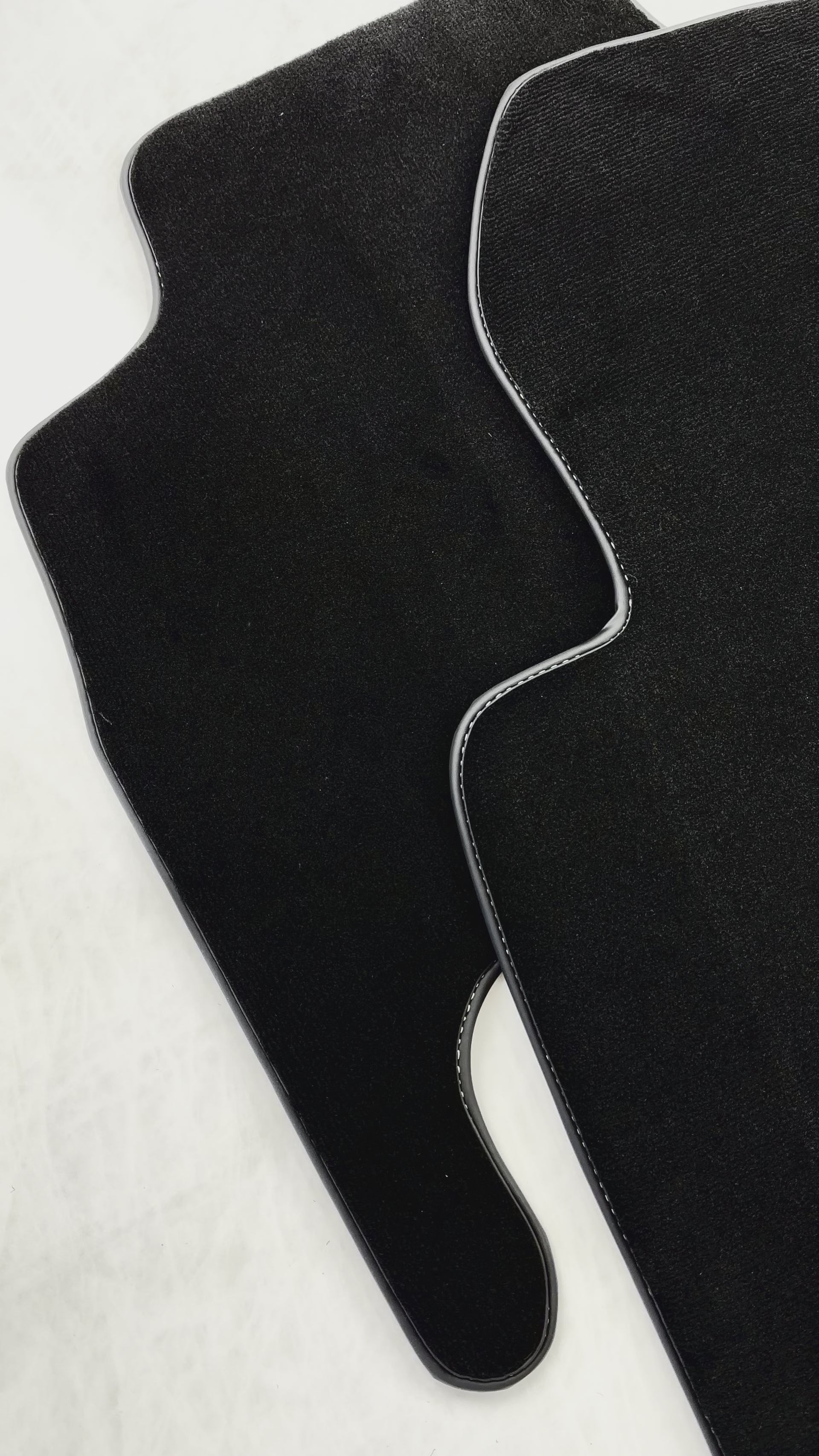 Tapetes de carro pretos para Toyota Land Cruiser 200 (2008-2012) - AutoWin