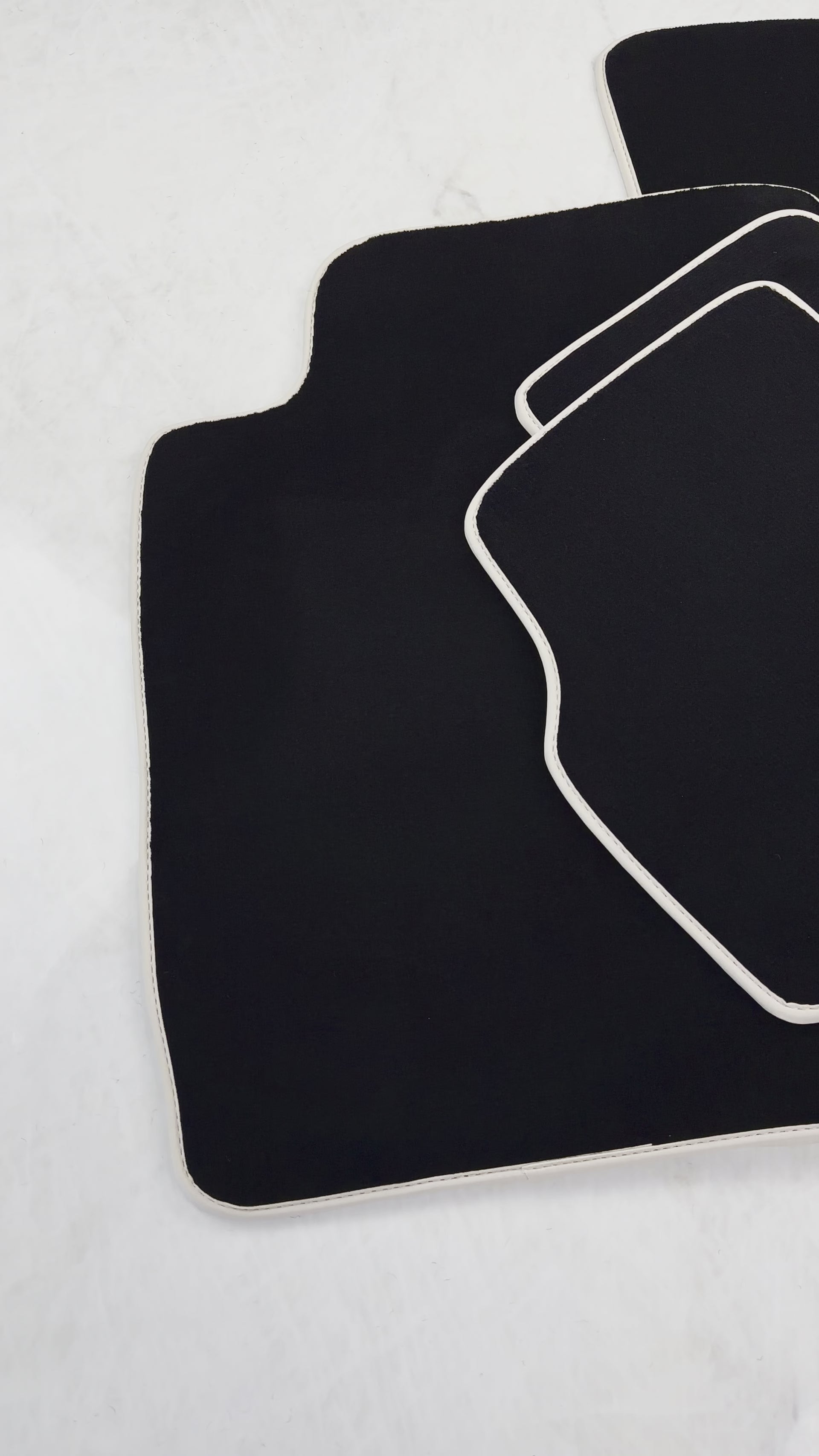 Tapetes de carro pretos para Alfa Romeo 159 (2005-2011) - AutoWin