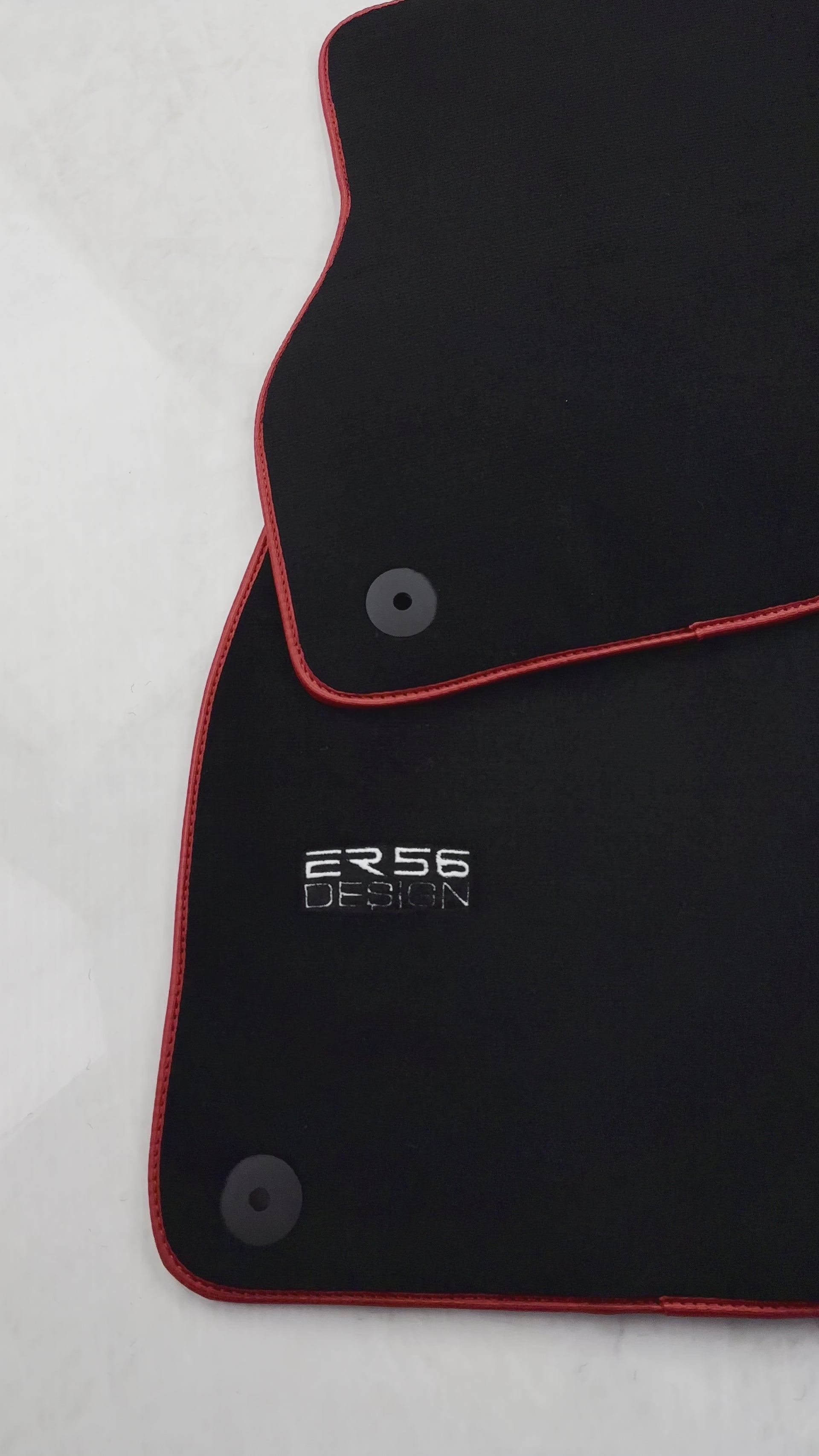 Tapetes de carro pretos para Audi A6 - C8 Sedan (2018-2023) Design ER56 com borda vermelha - ER56 Design