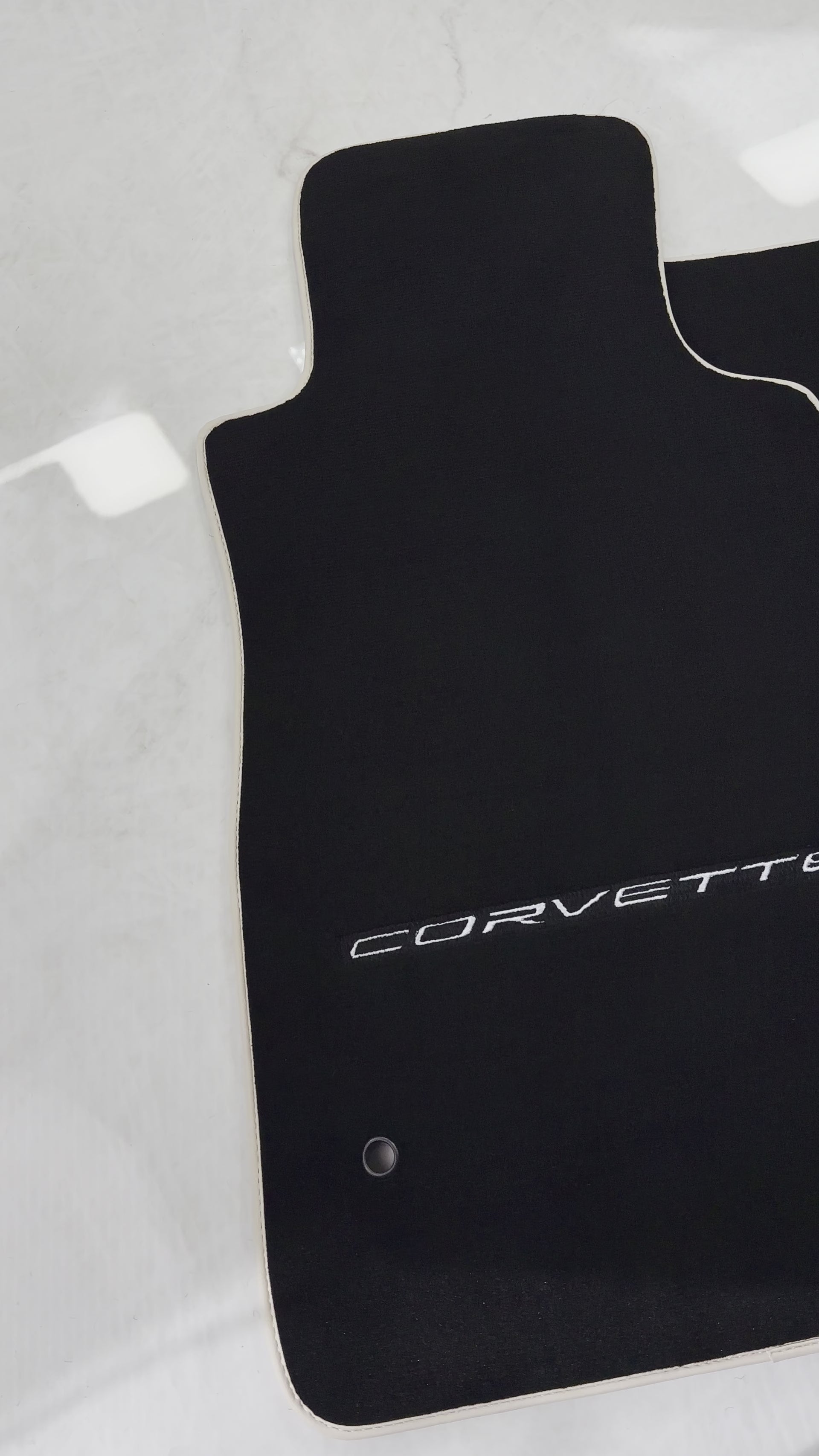 Tapetes de carro pretos para Chevrolet Corvette C6 (2005-2013) com acabamento bege - AutoWin