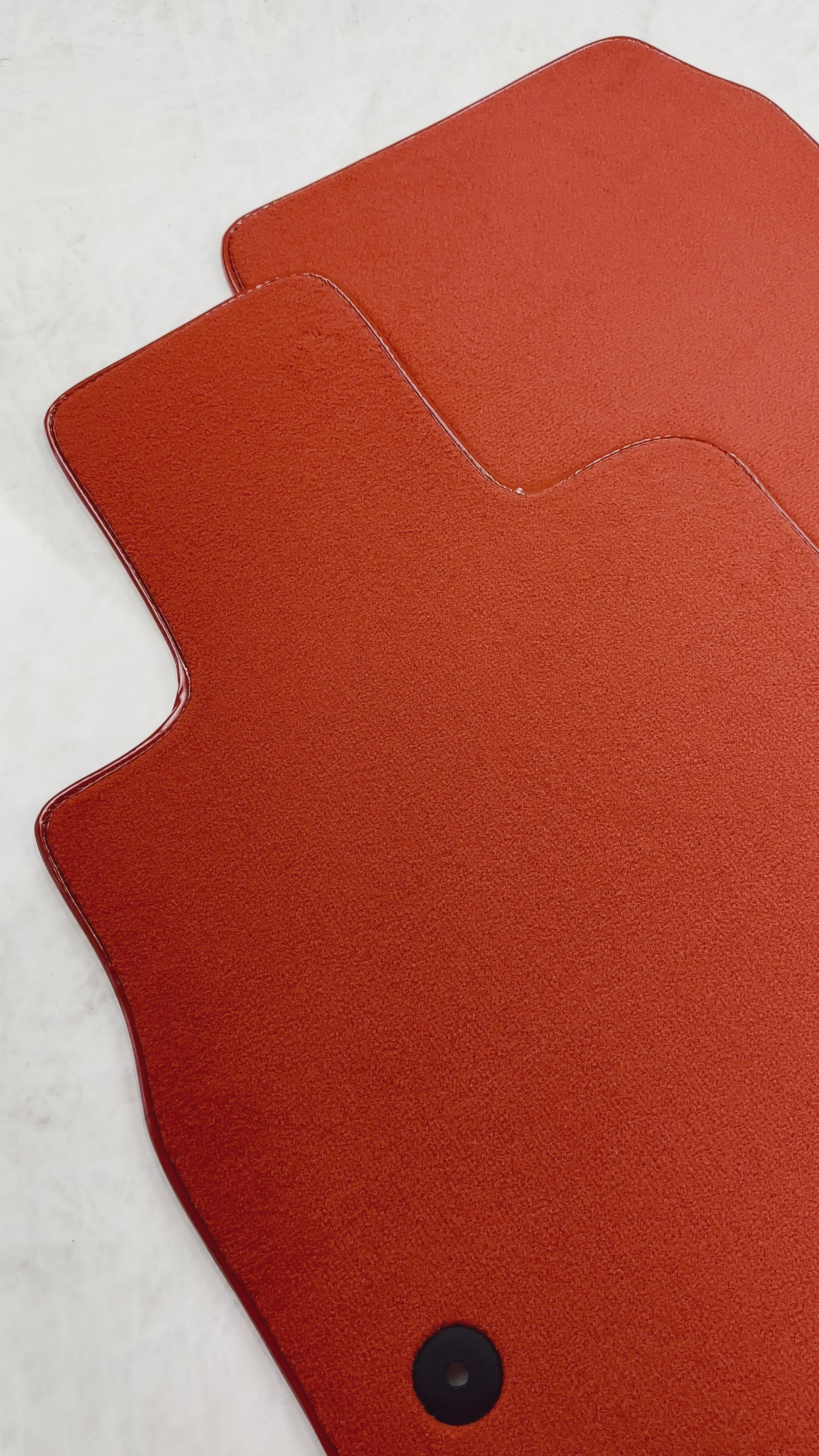 Tapetes Vermelhos para Carros Chevrolet Corvette C8 (2020-2024) - AutoWin