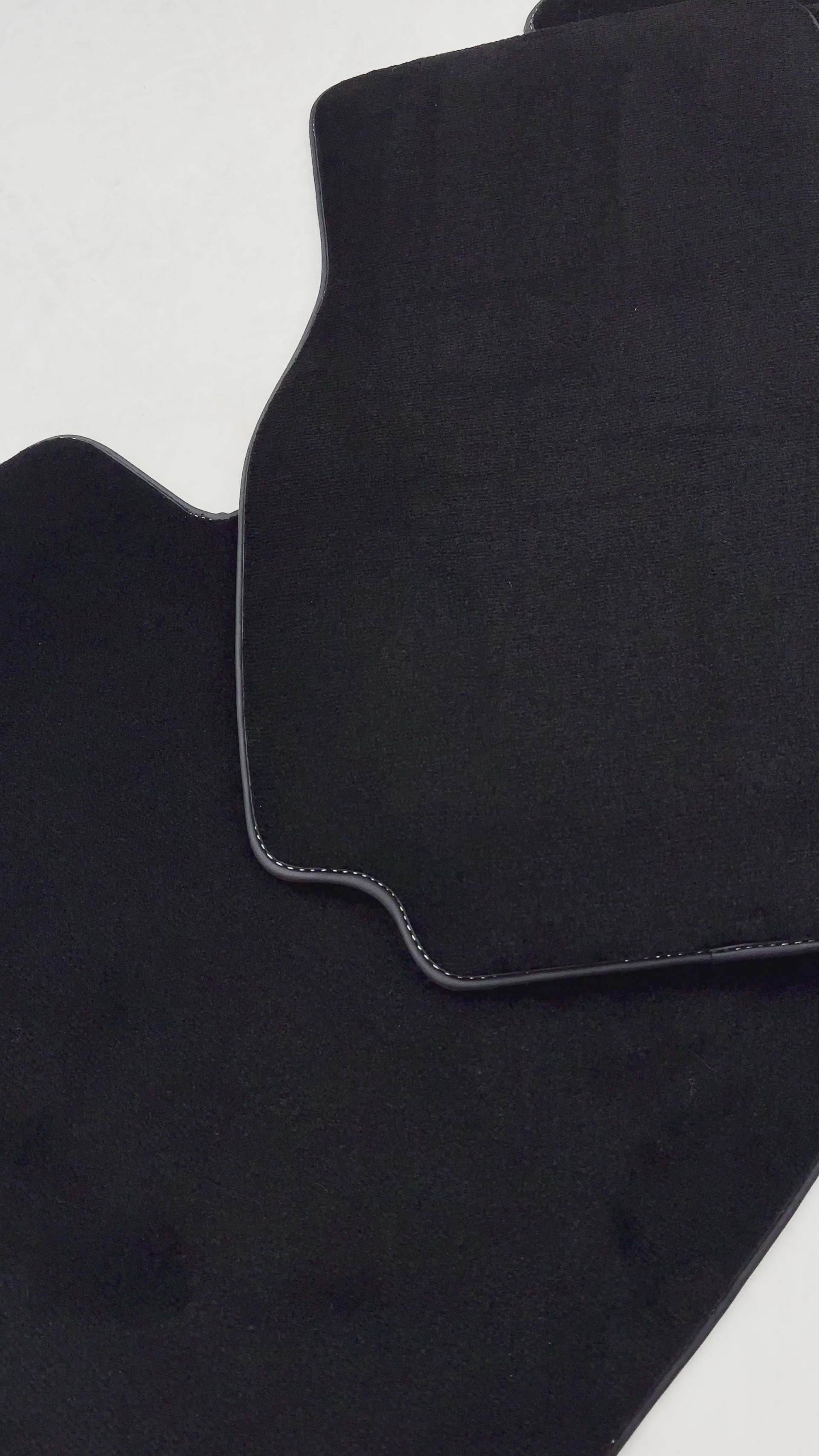 Tapetes de Carro Pretos para Nissan Patrol (1988-1998) - AutoWin