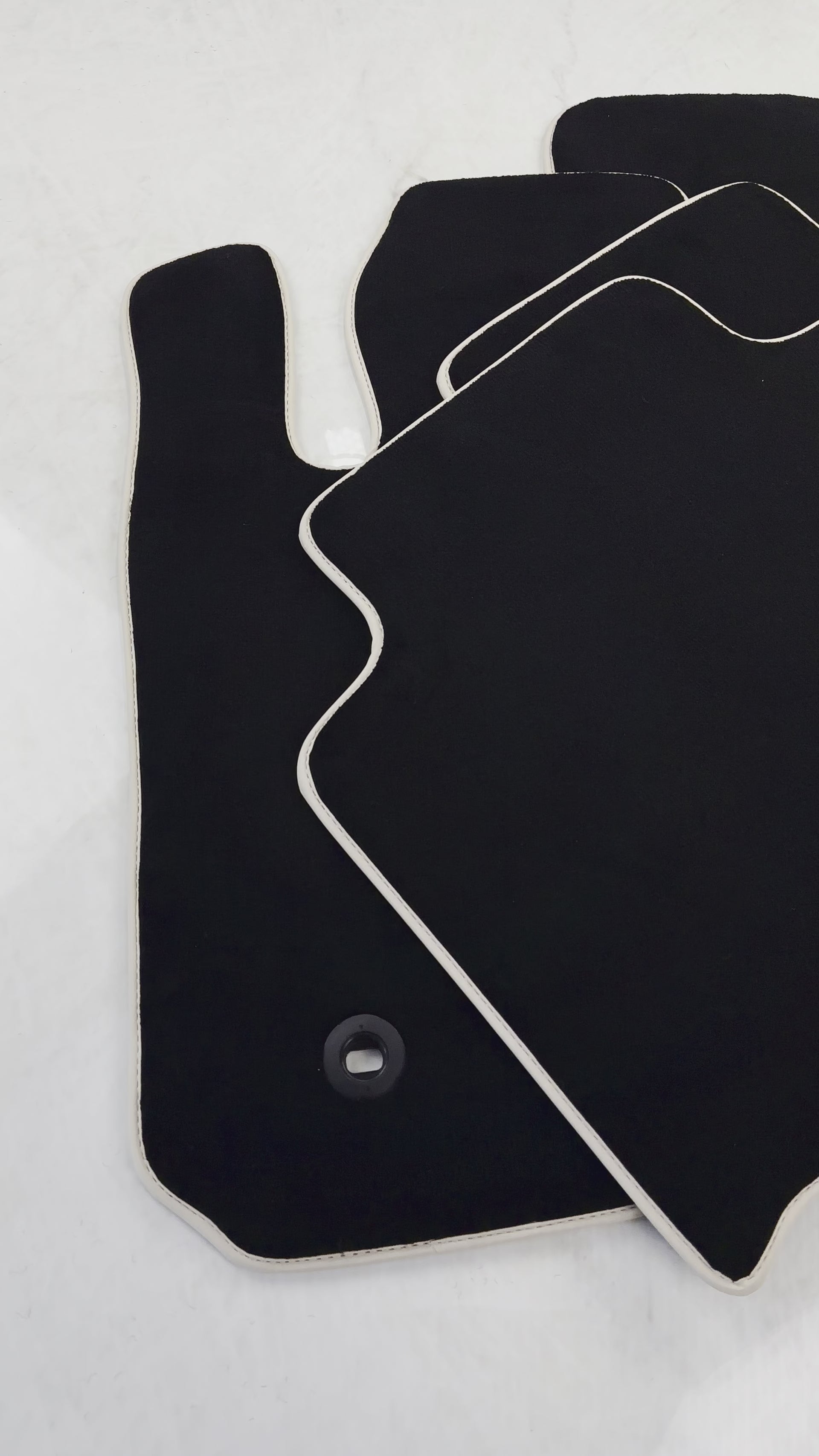 Tapetes pretos para carro Toyota RAV4 (2006-2013) - AutoWin