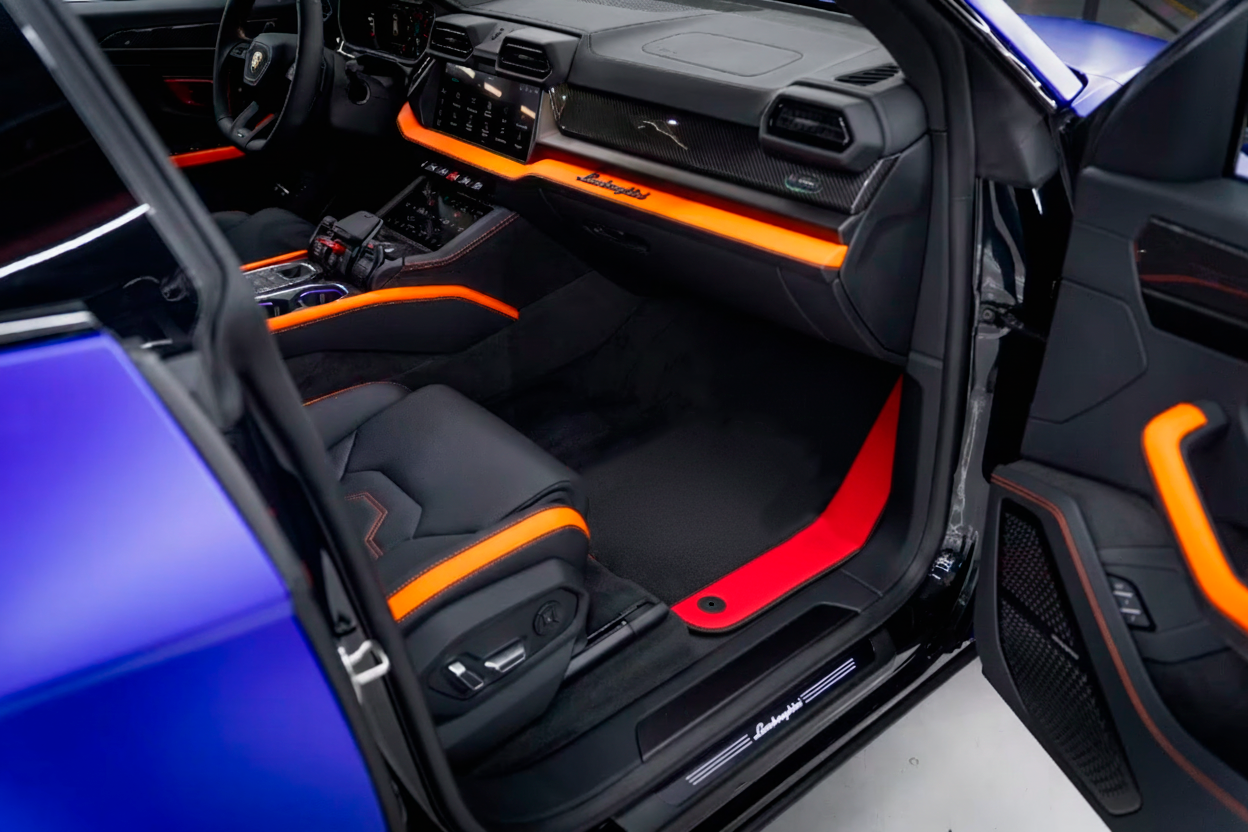 Capas de carro pretas personalizáveis para Lamborghini Urus com couro vermelho