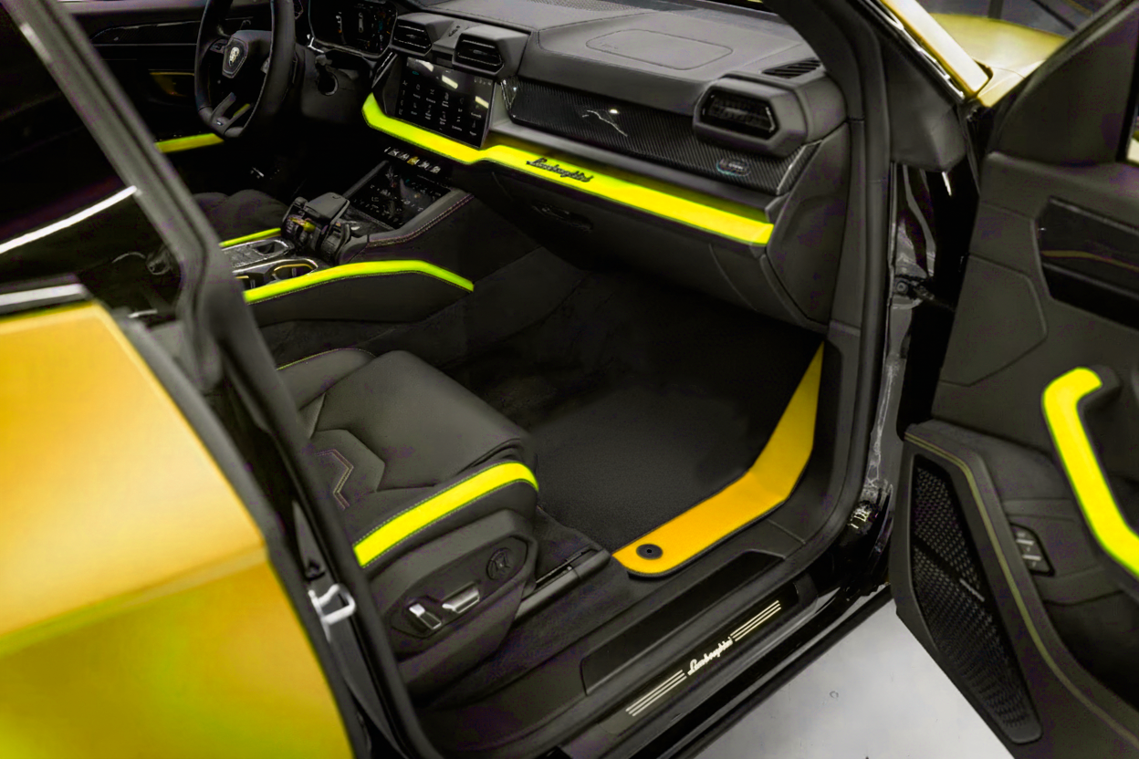 Tapetes de carro personalizados pretos para Lamborghini Urus com couro amarelo