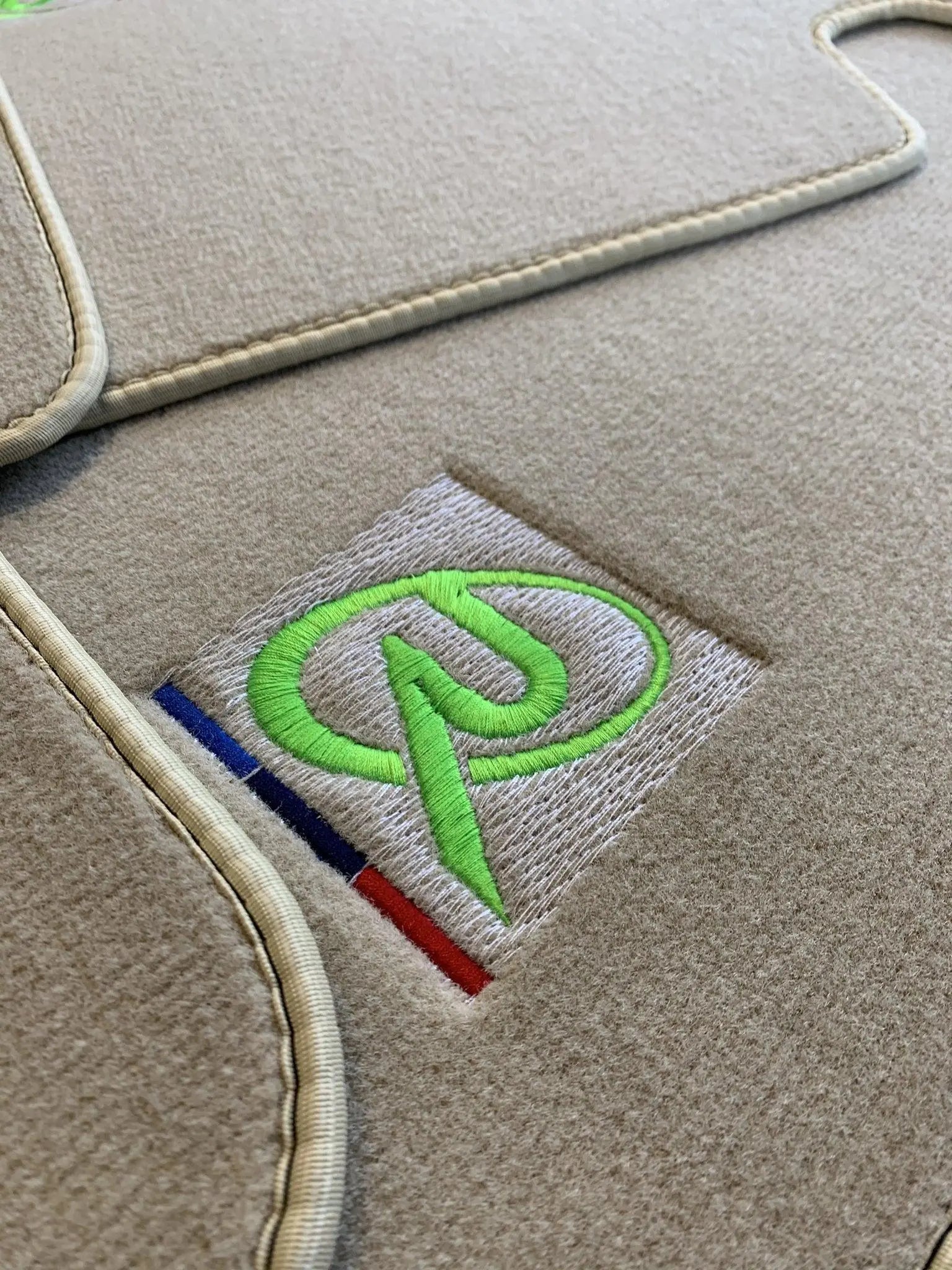 Beige Floor Mats For BMW i3 Series I01 ROVBUT Brand Tailored Set Perfect Fit Green SNIP Collection - AutoWin